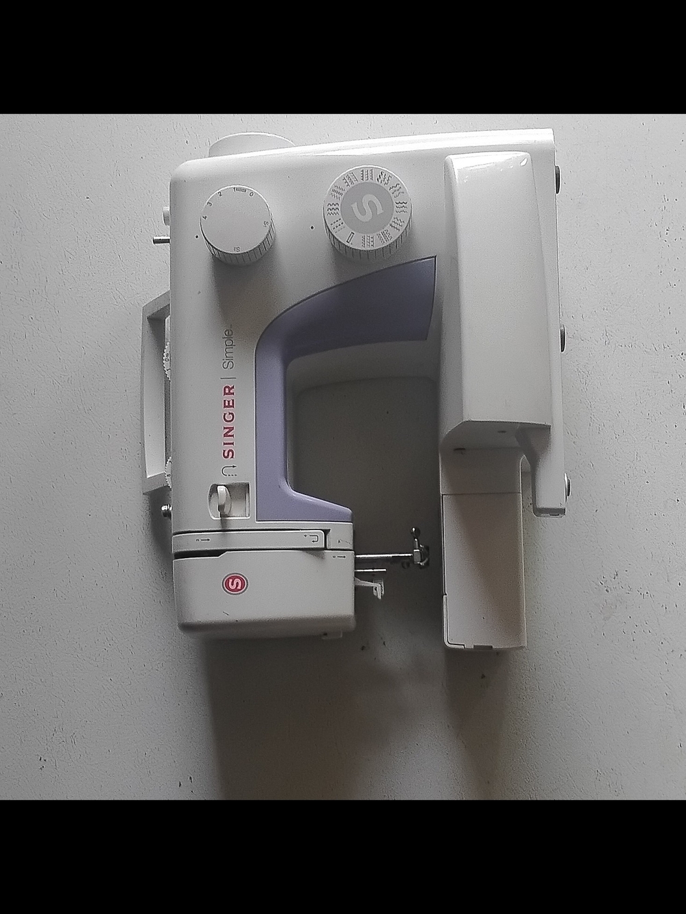 Singer Simple Sewing Machine in White and Lavender, DOES NOT WORK!